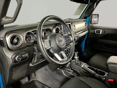 Used 2020 Jeep Wrangler Unlimited Sahara w/ Cold Weather Group AWD/4WD image 15
