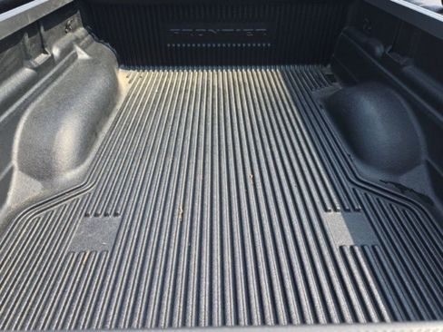 Used 2025 Nissan Frontier SV image 16