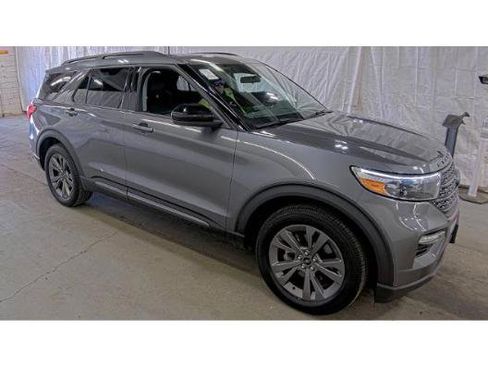 Used 2022 Ford Explorer XLT w/ Equipment Group 202A AWD/4WD image 4