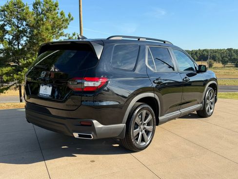 Used 2025 Honda Pilot Sport image 6