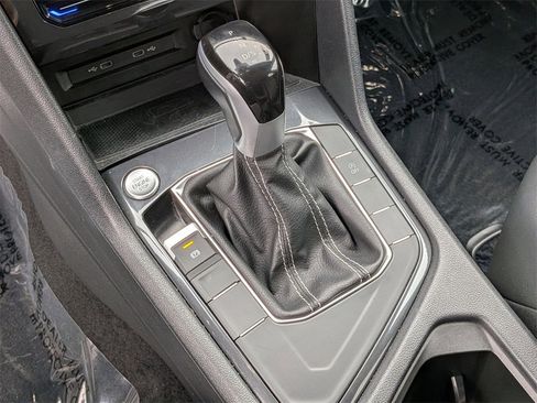 Used 2024 Volkswagen Tiguan SE image 21