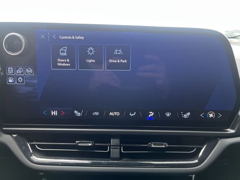 Used 2024 Chevrolet Equinox EV RS image 27