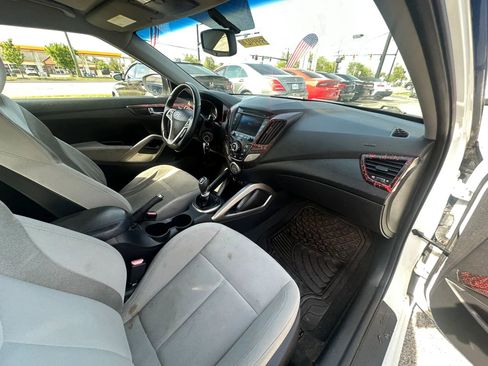 Used 2013 Hyundai Veloster image 25