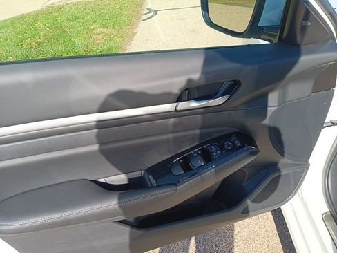 New 2025 Nissan Altima 2.5 SL image 10