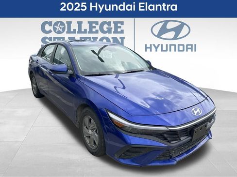Used 2025 Hyundai Elantra SE FWD image 1