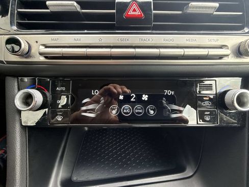 Used 2025 Genesis G70 2.5T RWD image 19