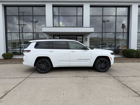 New 2026 Jeep Grand Cherokee L Limited image 3