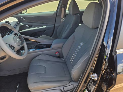 New 2026 Hyundai Elantra SEL Sport Premium FWD image 16