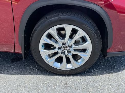 Certified 2025 Toyota Highlander Limited FWD image 20