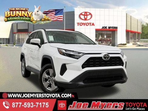 Used 2025 Toyota RAV4 XLE FWD image 1
