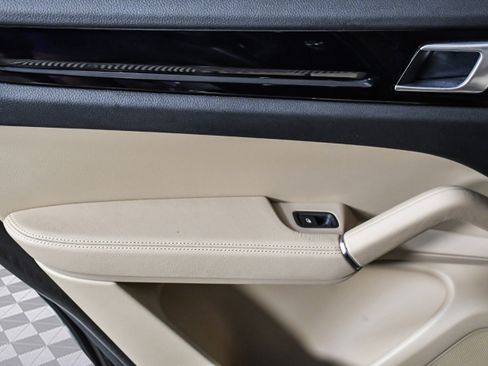 Used 2019 Porsche Cayenne image 23