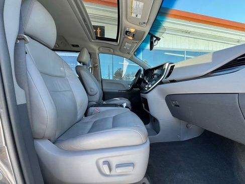 Used 2016 Toyota Sienna XLE w/ XLE Navigation Package image 12