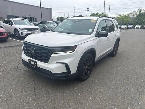 Used 2023 Honda Pilot Sport image 2