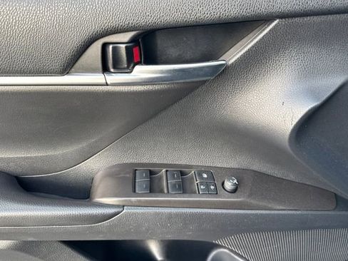 Used 2022 Toyota Camry SE image 12