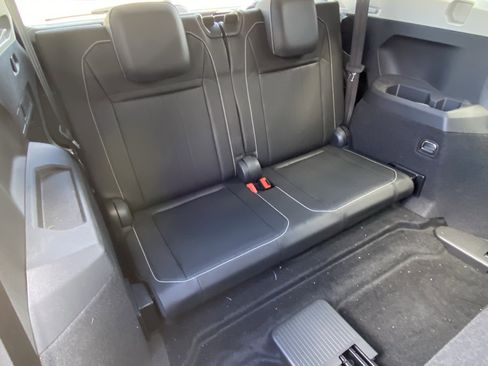 Used 2023 Volkswagen Tiguan SE FWD image 31