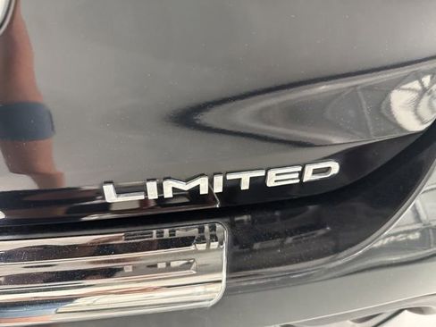 Used 2024 Toyota Highlander Limited AWD/4WD image 10