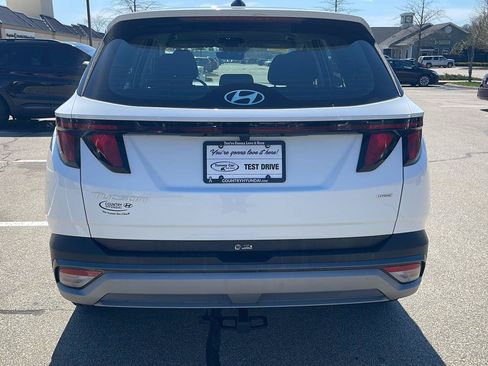 Used 2025 Hyundai Tucson SE AWD/4WD image 6