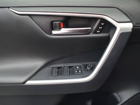 Used 2019 Toyota RAV4 Limited w/ Cold Weather Package image 27