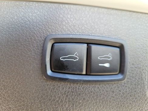 Used 2021 Porsche Macan image 11