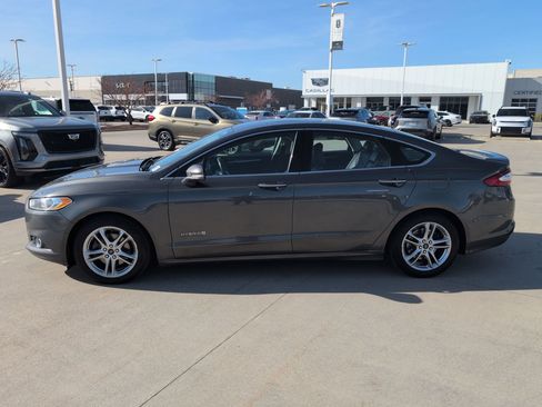 Used 2016 Ford Fusion Titanium image 2