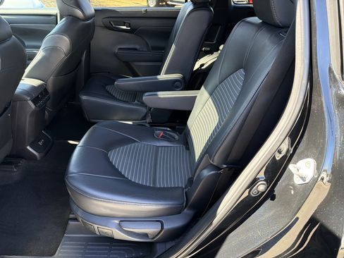Certified 2023 Toyota Highlander XSE image 34