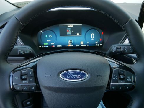Used 2025 Ford Escape SE w/ PHEV Premium Package image 25