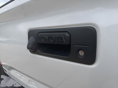 Used 2019 Toyota Tacoma SR w/ SR Convenience Package image 9