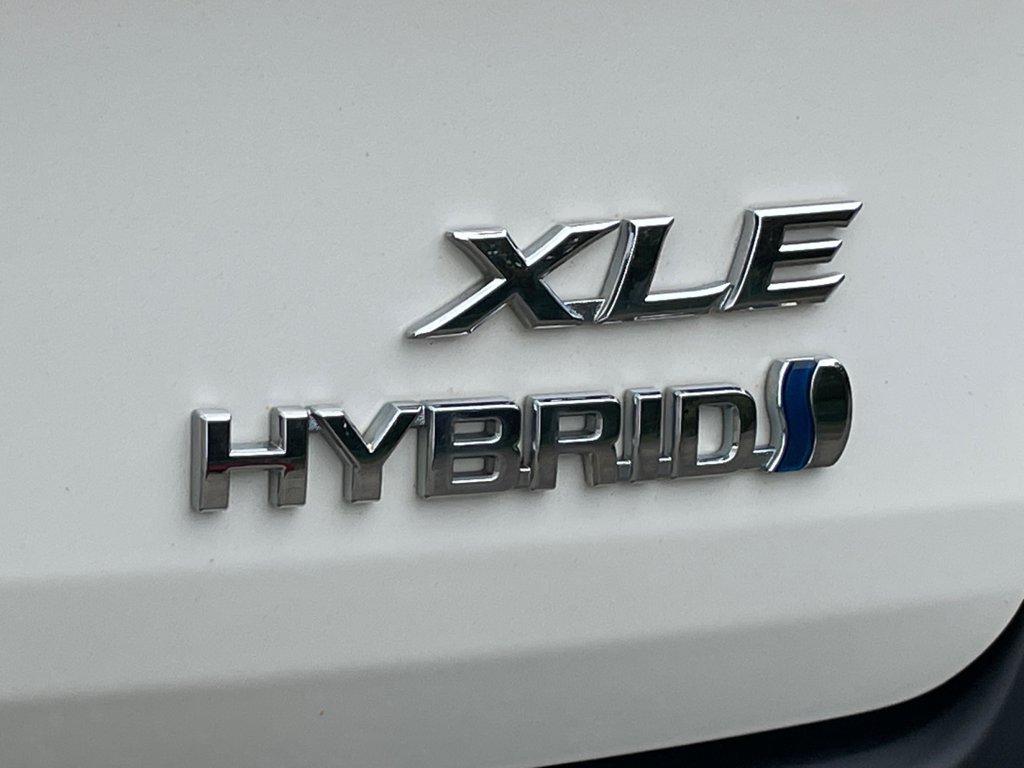 Used 2021 Toyota Sienna XLE w/ XLE Plus Package FWD image 17