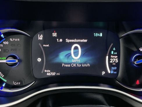 Used 2024 Chrysler Pacifica Select image 15