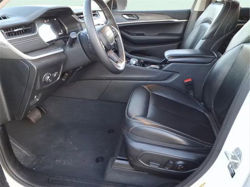 Used 2023 Jeep Grand Cherokee L Limited image 19