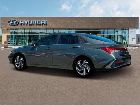 Used 2025 Hyundai Elantra Limited FWD image 4