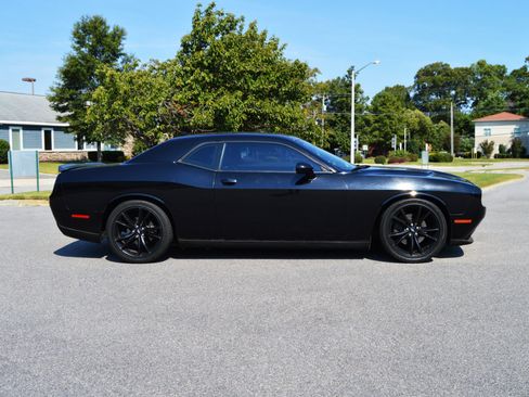 Used 2017 Dodge Challenger SXT Plus image 7