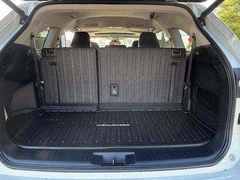 Used 2020 Toyota Highlander XLE image 10