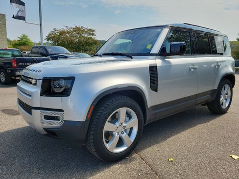 Used 2020 Land Rover Defender 110 First Edition image 23