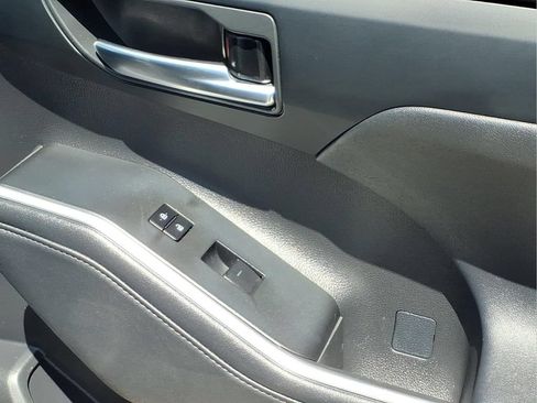 Used 2024 Toyota Highlander XLE AWD/4WD image 16