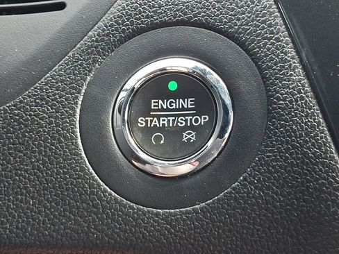 Used 2019 Ford Explorer XLT FWD image 23