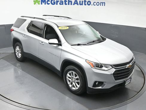 Used 2019 Chevrolet Traverse LT image 3