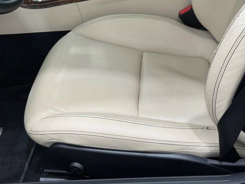 Used 2015 Mercedes-Benz SLK 250 image 21