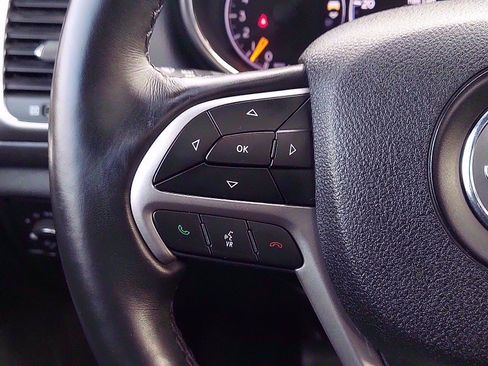 Used 2018 Jeep Grand Cherokee Altitude AWD/4WD image 21