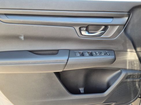 Used 2025 Honda CR-V LX image 10