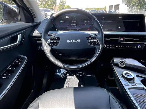 Used 2024 Kia EV6 Light RWD image 10