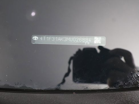 Used 2021 Toyota Camry XLE w/ Navigation Upgrade Package image 54