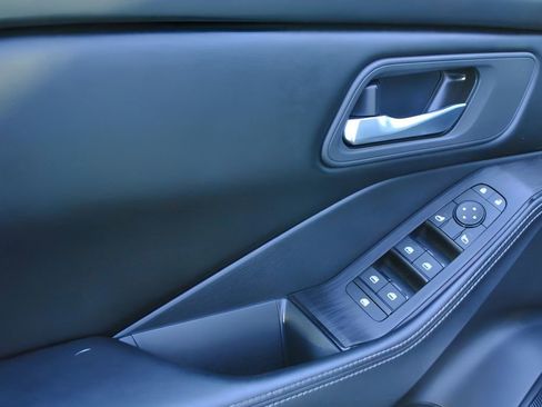 Used 2025 Nissan Rogue SV image 14