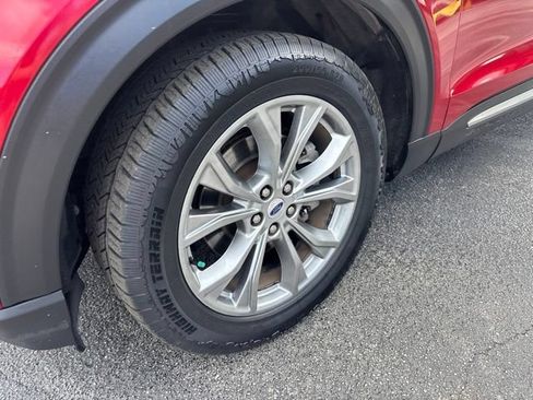 Used 2023 Ford Explorer XLT w/ Equipment Group 202A RWD image 4