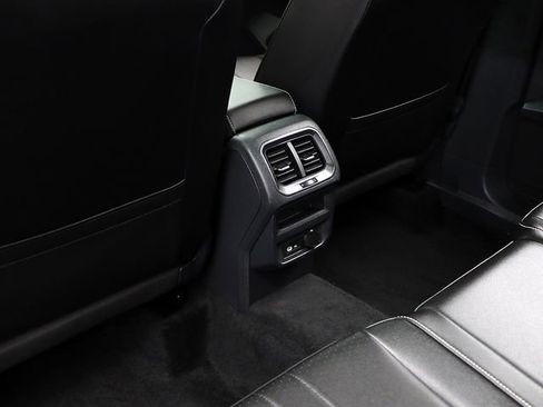 Used 2024 Volkswagen Tiguan SE AWD/4WD image 13