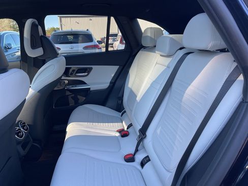 Used 2023 Mercedes-Benz GLC 300 4MATIC image 24