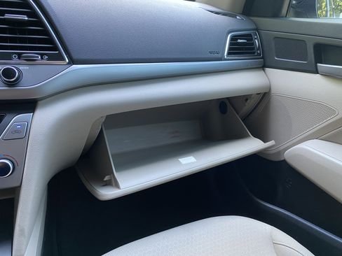 Used 2017 Hyundai Elantra SE FWD image 28