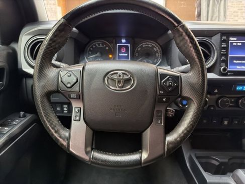 Used 2022 Toyota Tacoma TRD Sport w/ Technology Package AWD/4WD image 15