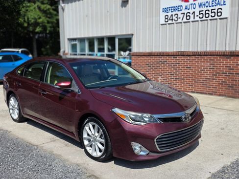 Used 2014 Toyota Avalon Limited w/ Technology Package FWD image 2