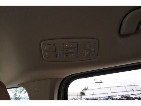 Used 2024 Kia Carnival LX FWD image 14